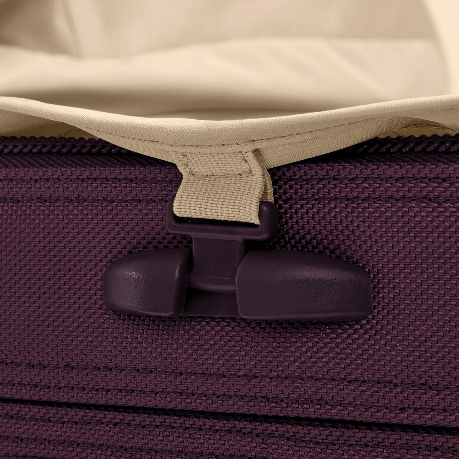 Baseline Essential Carry-On Spinner #colour_plum