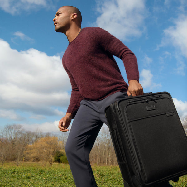 Carry-On Luggage CARRY-ON LUGGAGE  Carry-on luggage that's long-lasting, timeless, 
and makes travel a breeze with expert design 
and a lifetime guarantee.