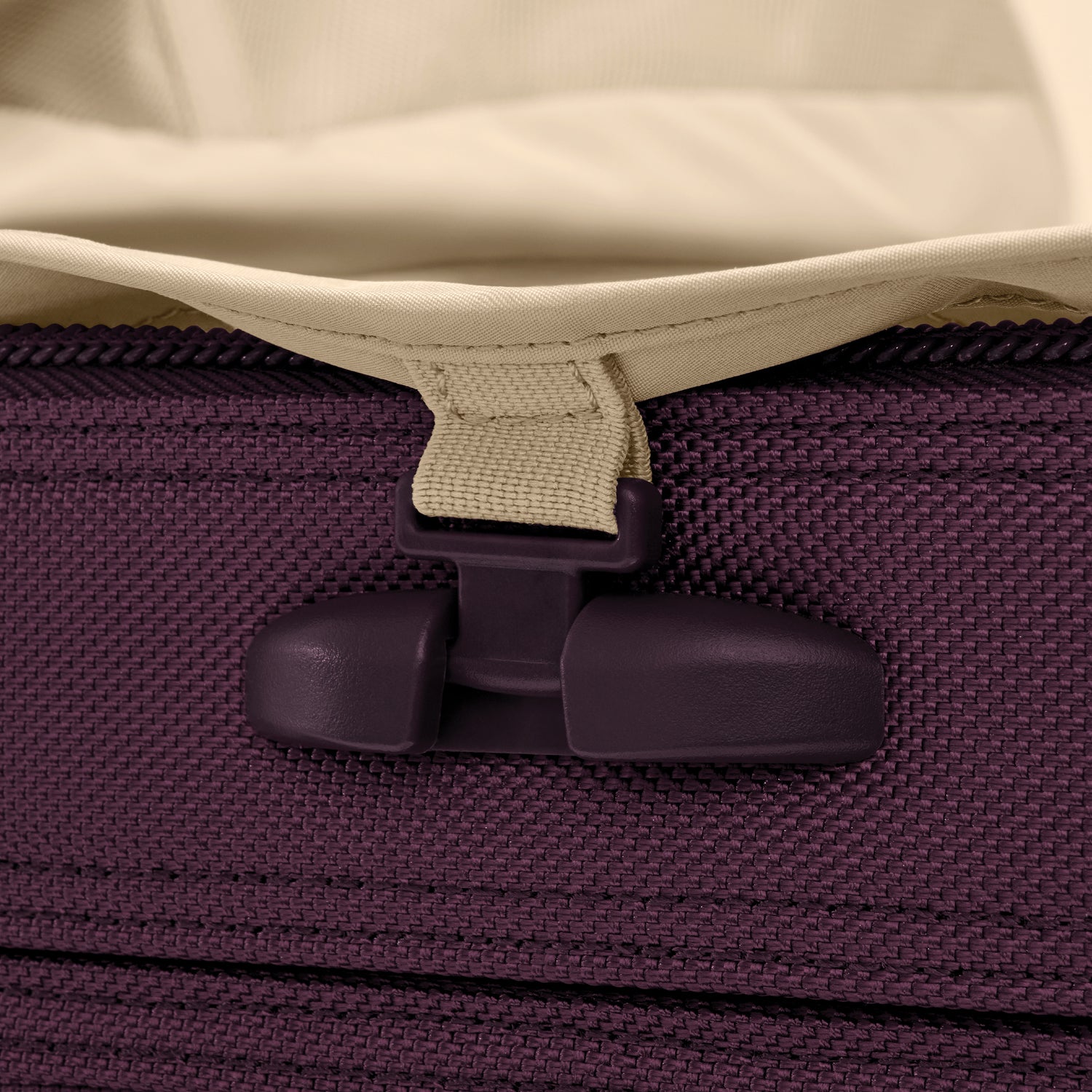 Compact 61cm Checked Expandable Spinner #colour_plum