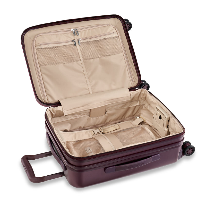 International 53.5cm Carry-on Expandable Spinner